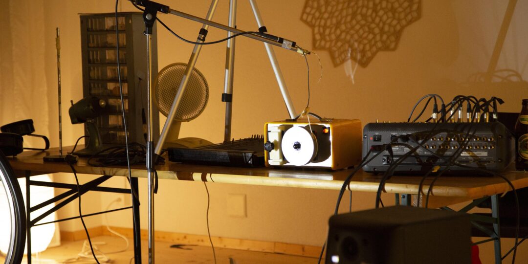 Grauton, eine Klanginstallation