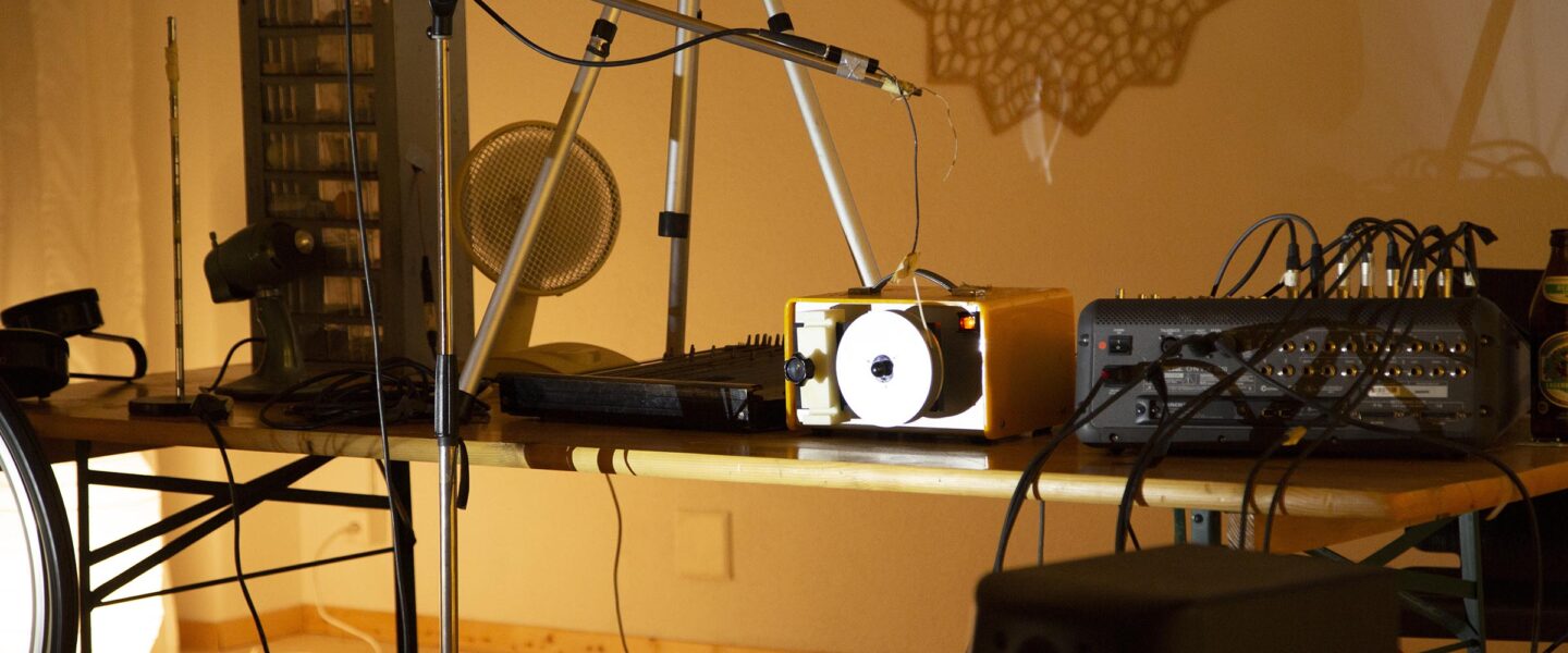 Grauton, eine Klanginstallation